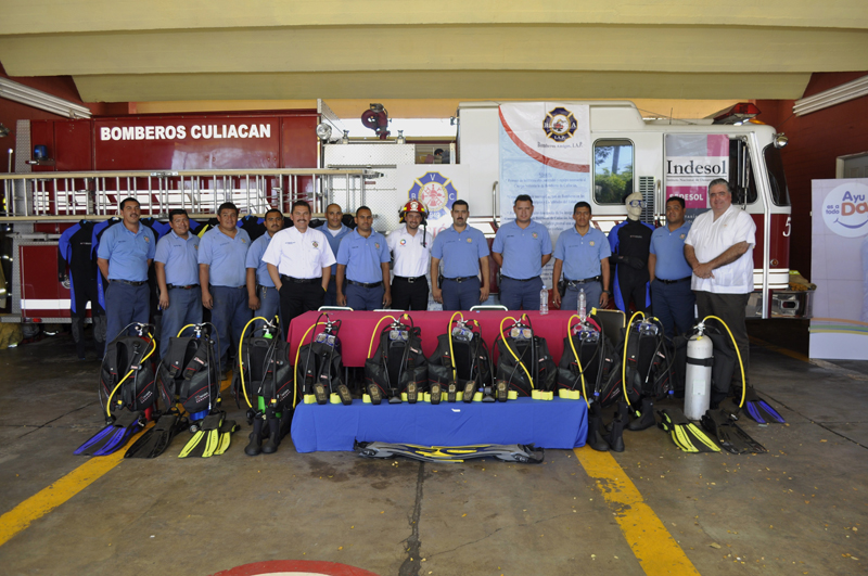 Equipo especializado de rescate acuático