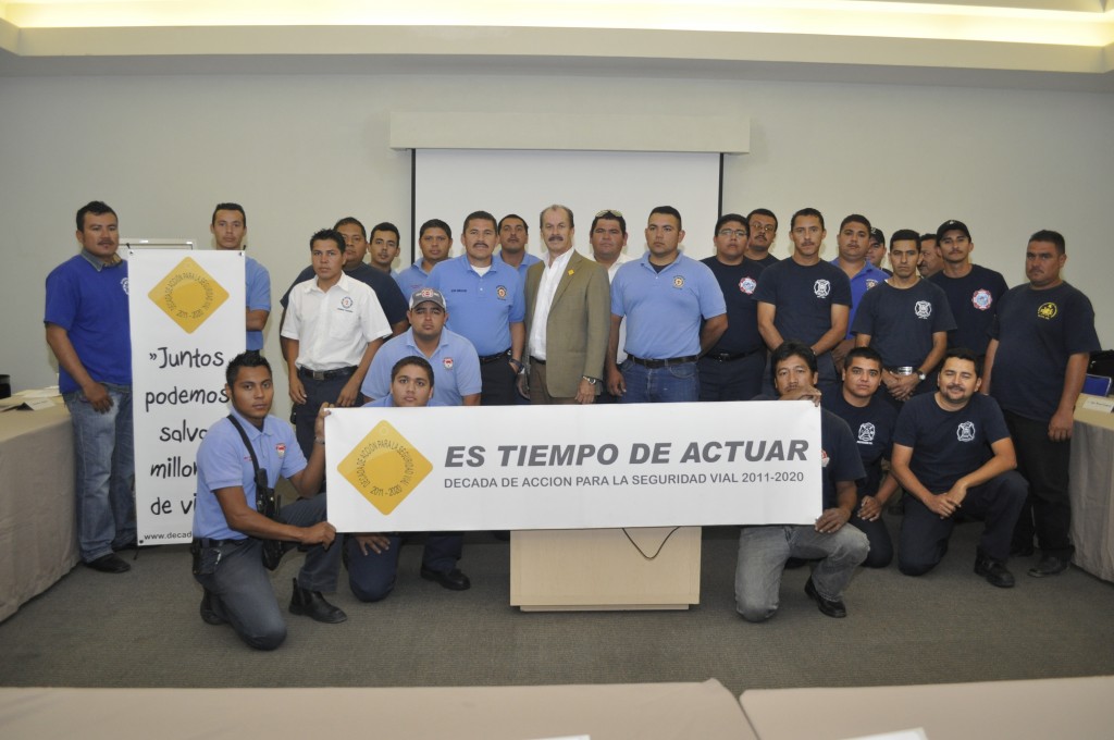Bomberos durante una capacitación